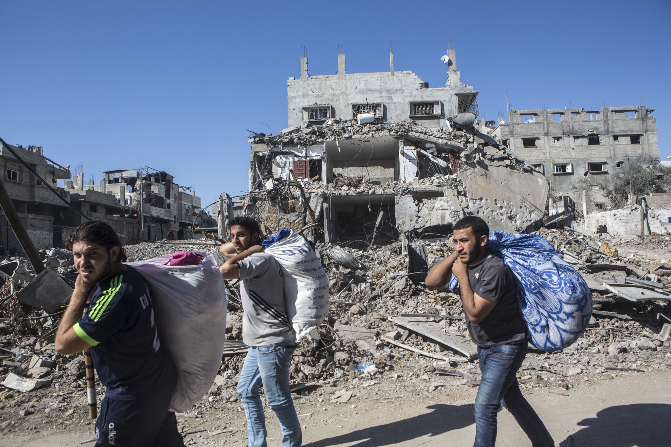 Gazans fleeing Shuja'iyya.
